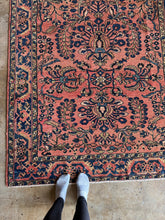 Load image into Gallery viewer, Garod, Antique Persian Lilian rug, 5 x 5'10