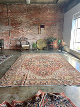 Load image into Gallery viewer, Banu, vintage Persian Heriz, 8’6 x 11’6