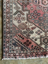 Load image into Gallery viewer, Eskander, 3&#39;11 x 5&#39;2 vintage Hamadan
