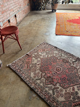 Load image into Gallery viewer, Eskander, 3&#39;11 x 5&#39;2 vintage Hamadan
