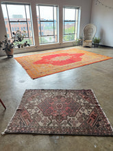Load image into Gallery viewer, Eskander, 3&#39;11 x 5&#39;2 vintage Hamadan
