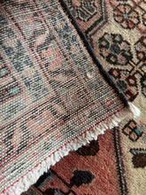 Load image into Gallery viewer, Eskander, 3&#39;11 x 5&#39;2 vintage Hamadan
