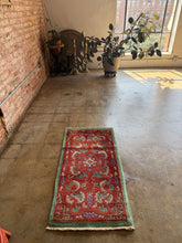 Load image into Gallery viewer, Li Hua, Chinese scatter rug, 2&#39;1 x 3&#39;11
