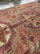 Load image into Gallery viewer, Defne, vintage Turkish rug, 4&#39;7 x 9&#39;6
