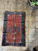 Load image into Gallery viewer, Payam, vintage Persian Hamedan rug, 2&#39;5 x 3&#39;9
