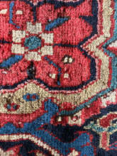 Load image into Gallery viewer, Delaram, vintage Persian Heriz, 8 x 11&#39;9
