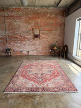 Load image into Gallery viewer, Diba, vintage Persian Heriz, 6&#39;10 x 9&#39;5
