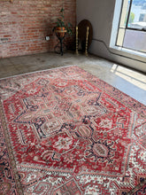 Load image into Gallery viewer, Diba, vintage Persian Heriz, 6&#39;10 x 9&#39;5
