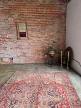 Load image into Gallery viewer, Diba, vintage Persian Heriz, 6&#39;10 x 9&#39;5
