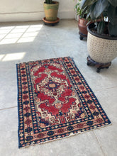 Load image into Gallery viewer, Zohreh, vintage Persian Scatter rug 2’4 x 3’5
