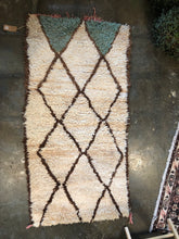 Load image into Gallery viewer, Jamila, vintage Moroccan Azilal rug, 2’7 x 5’
