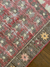 Load image into Gallery viewer, Ikra, vintage Turkish runner, 1’9 x 4’7

