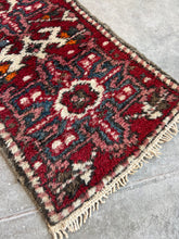 Load image into Gallery viewer, Ariana, Persian scatter rug, circa 1940s, 1’5 x 4’7
