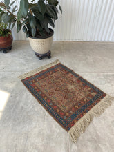 Load image into Gallery viewer, Persian scatter rug with fringe, 2’6 x 3’11
